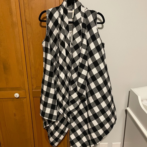 Plaid flowy vest - Picture 1 of 2